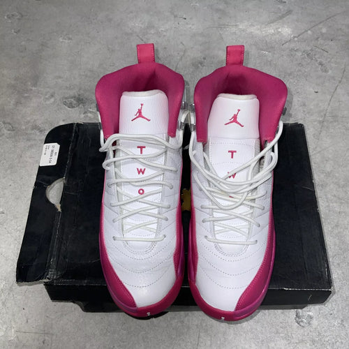 NOVO COM CAIXA Air Jordan 12 Vivid Pink Dynamic Pink Size 9.5Y BRAND NEW FAST SHIPPING
